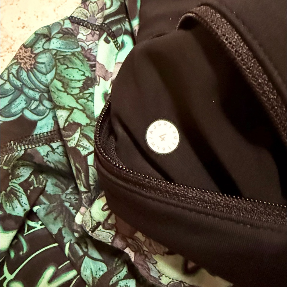 Lululemon Athletica Speed Up Shorts Size 4 2.5” - Picture 3 of 4